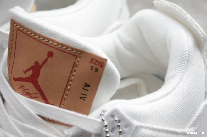 Air 4 Levi's x Jordan 'White' AO2571-100 0710